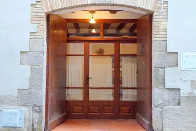 Image de Maison en pierre du XVIIe siècle, restaurée avec cheminée, 4 chambres, WiFi, proche de Roses et plages