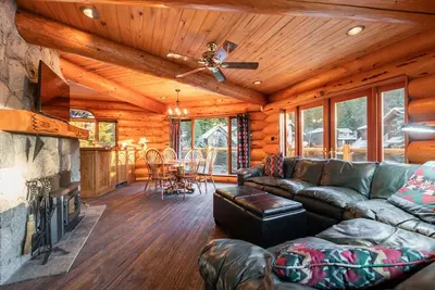 Image de Luxury log chalet | Private hot tub | Ski-in/out