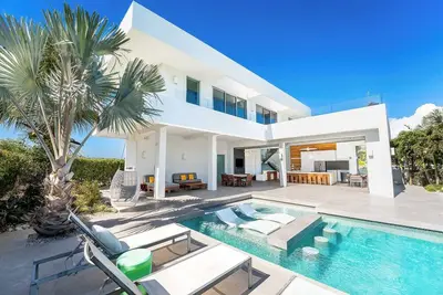 Image de Perfect for Families, Private Villa w/Pool, Beach 2