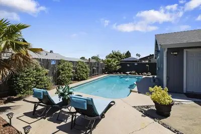 Image de #1 - Room in a beautiful house with pool.