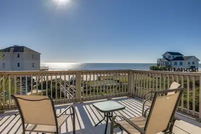Image de Beach Bungalow - freshly remodeled, oceanfront oasis!