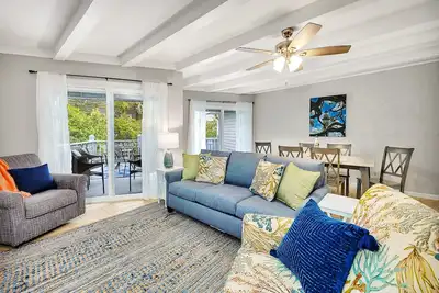 Image de Steps to East Beach & Pet Friendly w/ 2 King Beds