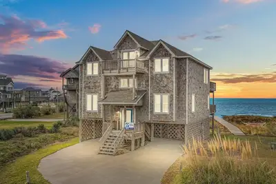 Image de Summer Savings - Soundfront Home w Hot Tub, Private Sound Access, Cmty Amenities
