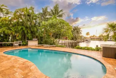 Image de 2 King Suites, Pool & Shuffleboard, Dock Access!