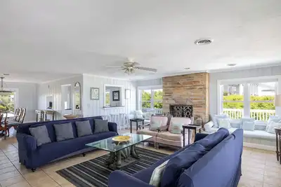 Image de Oceanfront Escape - Oceanfront House in Pine Knoll Shores, Nc!