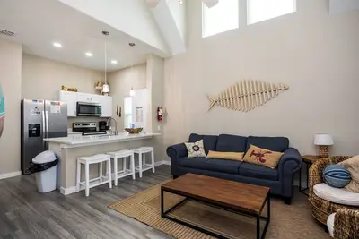 Image de Cozy Townhome with Pool and Pirate Ship Playground, Steps from the Beach