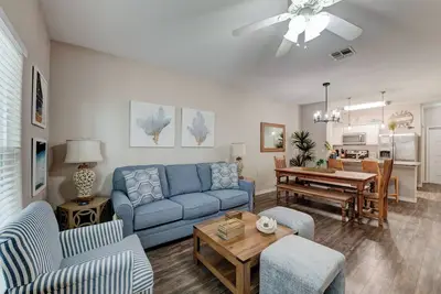Image de Beach Days & Poolside Plays—Pet-Friendly Townhome Just Steps from the Sand