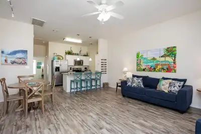 Image de Cozy Pet-Friendly Beachside Retreat: Perfect for Family or Romantic Getaways!