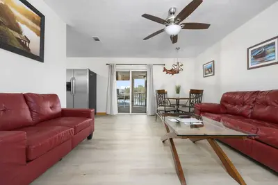 Image de Riverfront Cottage 2 Bedroom Queen Beds \/ dockage included