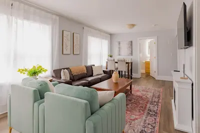 Image de Luxury Suite w/Blackout Blinds. Walk to Downtown. Pet Friendly; Full Fenced Yard