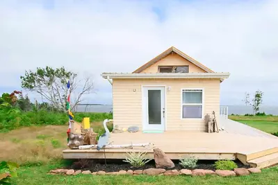 Image de Located on PEIs famous north shore this is the perfect getaway & relaxation spot