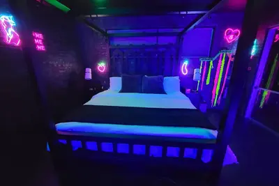 Image de Adult-Only Love Hotel with Mermaid Pool