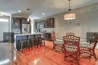 Image de Large, 3 Bedroom / 3. 5 Bathroom Lewes Townhouse with Golf, Pool, Linens Included
