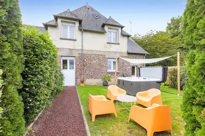 Image de La Fleur de Vie - Maison avec piscine et jacuzzi