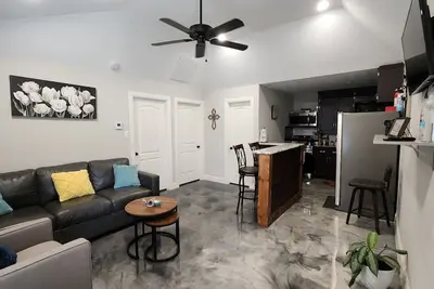 Image de Adorable 2-bedroom guesthouse with free parking
