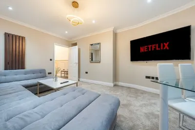 Image de Brand New House by Canary Wharf/ Bow