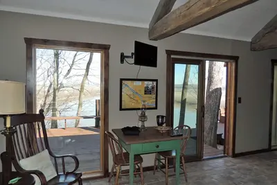 Image de Fish Haus: charming cottage with breathtaking views of the Missouri River! !
