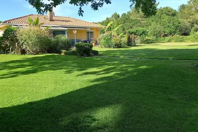 Image de Dans un cadre d'exception verdoyant et arboré proche des plages au calme