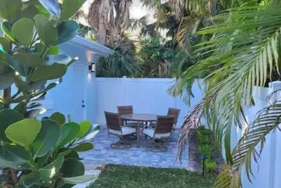 Image de Tropical Coastal Ocean Breeze - Walk to the Beach