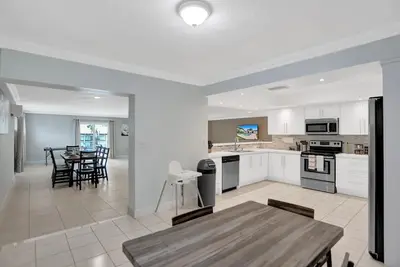 Image de Huge Spacious Villa with Pool Bbq Air Hockey Tennis