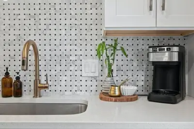 Image de Cozy Patio + Modern Cottage + Convenient Location