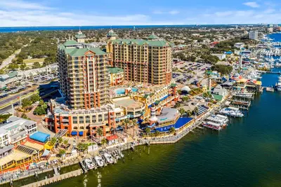 Image de Emerald Grande Full 3br 🦀🦀 Beach Service Incl ⛱️⛱️ Ev Chargers 🐠🐠 Above Harborwalk