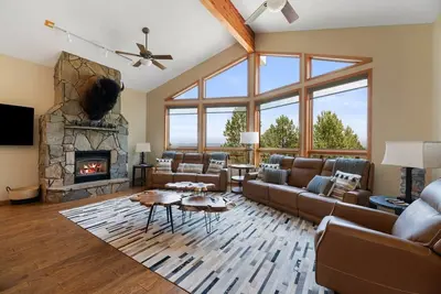 Image de Largest Custer Lodge-Sleeps 22