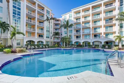 Lantana Condo w\/ Balcony: 11 Mi to Palm Beach!