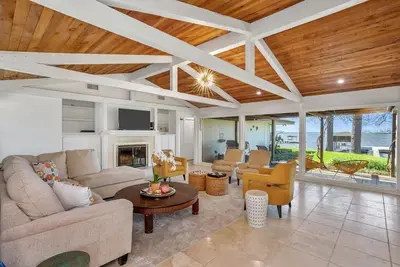 Image de 3 Bedroom House on the Lake