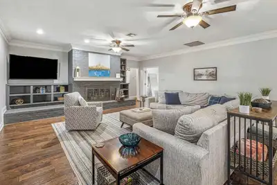Image de Modern Spacious 5 Bedroom Home