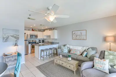 Image de Lovely Destin Condo w/ Pool Access: Walk to Beach!
