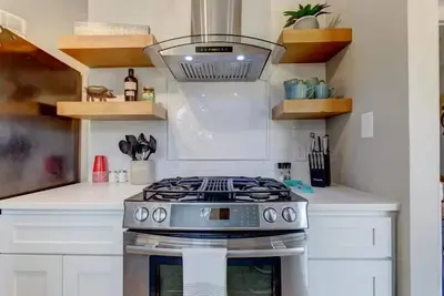 Image de Renovated Raleigh Bungalow