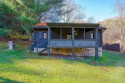 Image de Bison Hollow Hideaway-Cabine-Salle de bain partagée-Cottage-Vue sur la campagne