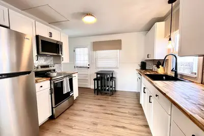 Image de Your Home Away from Home: Where Comfort Meets Convenience.