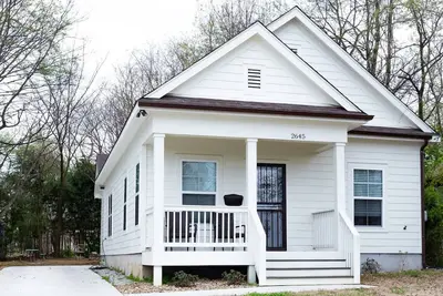 Image de Clean & Serene House + Studio -  easy on/off I-40