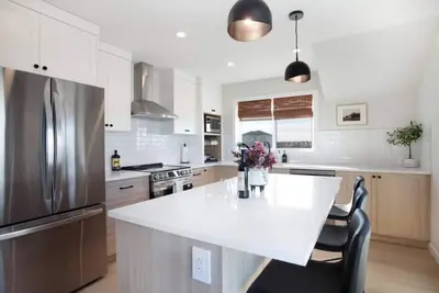 Image de Cozy 2br Carriage House with Waterfront Views