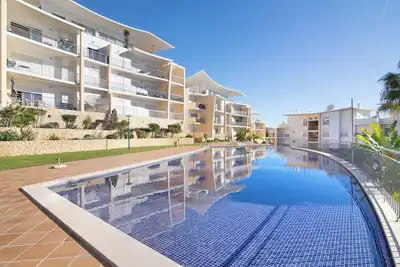 Image de Appartement de vacances \"Da Ourada Marina Luz\" avec 2 balcons, piscine partagée et Wi-Fi