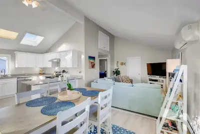 Image de Entire Duplex -  Family, Pet & Kid Friendly - River View Fire Pit - Backyard