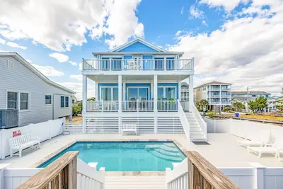 Image de A View to Sea - A Gorgeous Pet Friendly, Oceanfront Home = Private Pool, Hot Tub