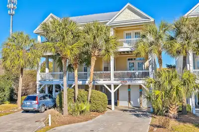 Image de Pet-friendly, duplex with a hot tub located in walking distance ocean