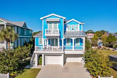 Image de Seaside Palace- A spacious and luxurious vacation home!
