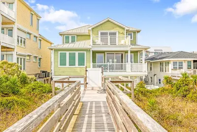 Image de Oceanfront Home in Kure Beach, Nc. Pool, Hot Tub, and Elevator