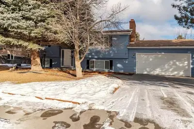 Image de Game room, Deck, Outside Fire pit, Ac, Close to Airport & Pet Friendly!