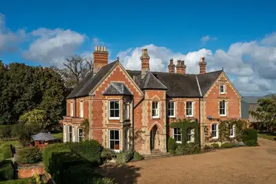 Image de A grand 11 bedroom Victorian property, which sleeps 26 people.