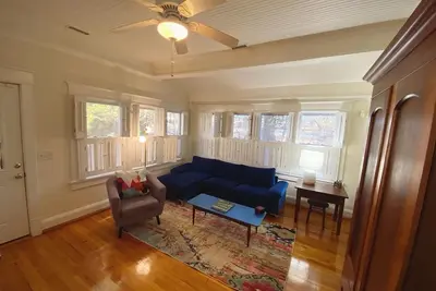 Image de New 4 bed\/4. 5 Bath Historic Home in the Boro-Walking Distance to the Square