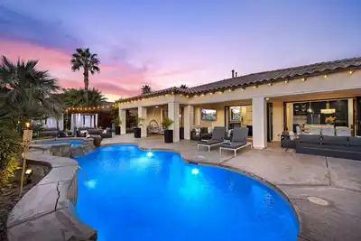 Image de Santana: Pool, Spa, Bbq, Fire Pit, Cabanas, Games!