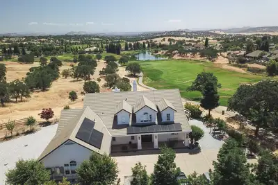 Image de Spectacular Copperopolis home situated on a golfcourse near Yosemite