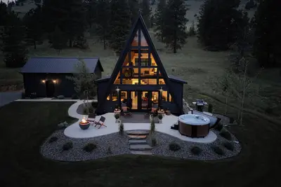 Image de Romantic Montana A-Frame | Hot Tub & Views