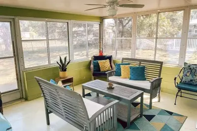 Image de Lemon Bay Hideaway - Beach Bungalow with Tropical Gardens