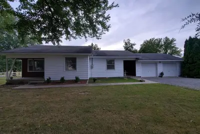 Image de Cozy Comfy Country Home with 100% view of eclipse, close to lakes and highways.